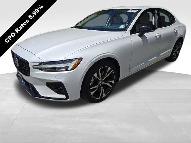 2025 Volvo S60 B5 Plus Sedan