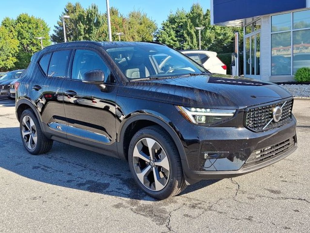 Used 2026 Volvo XC40 B5 Plus SUV