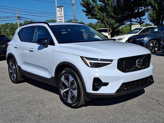 2026 Volvo XC40 SUV 