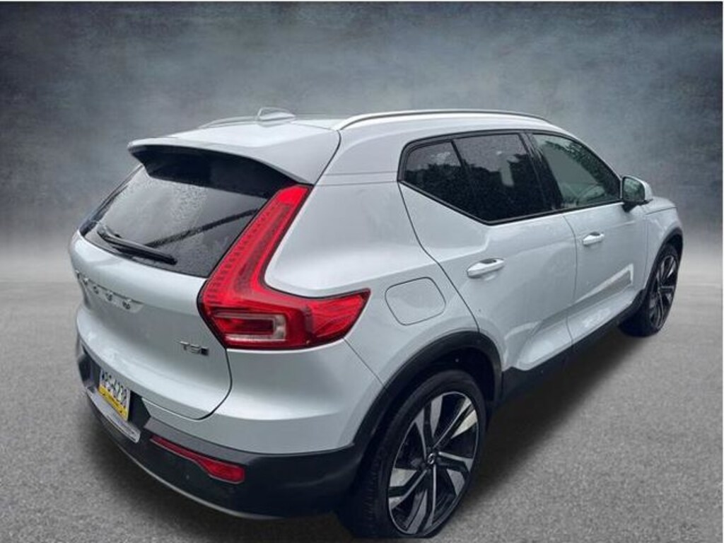 Used 2020 Volvo XC40 Momentum SUV