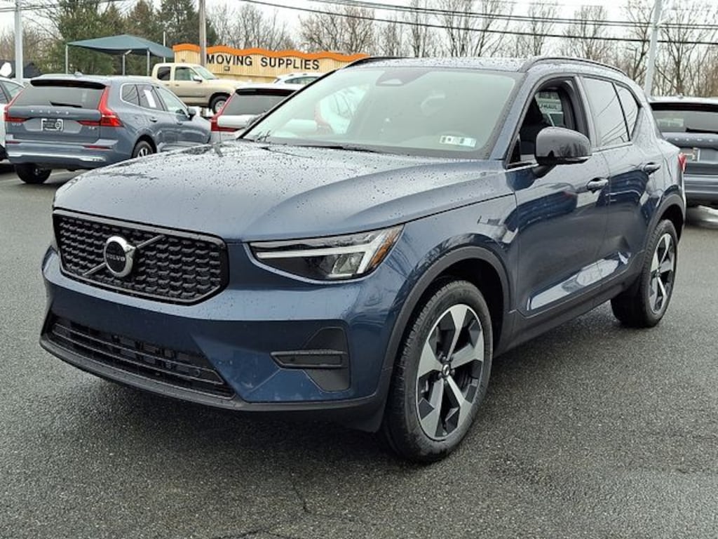 Used 2026 Volvo XC40 B5 Core SUV