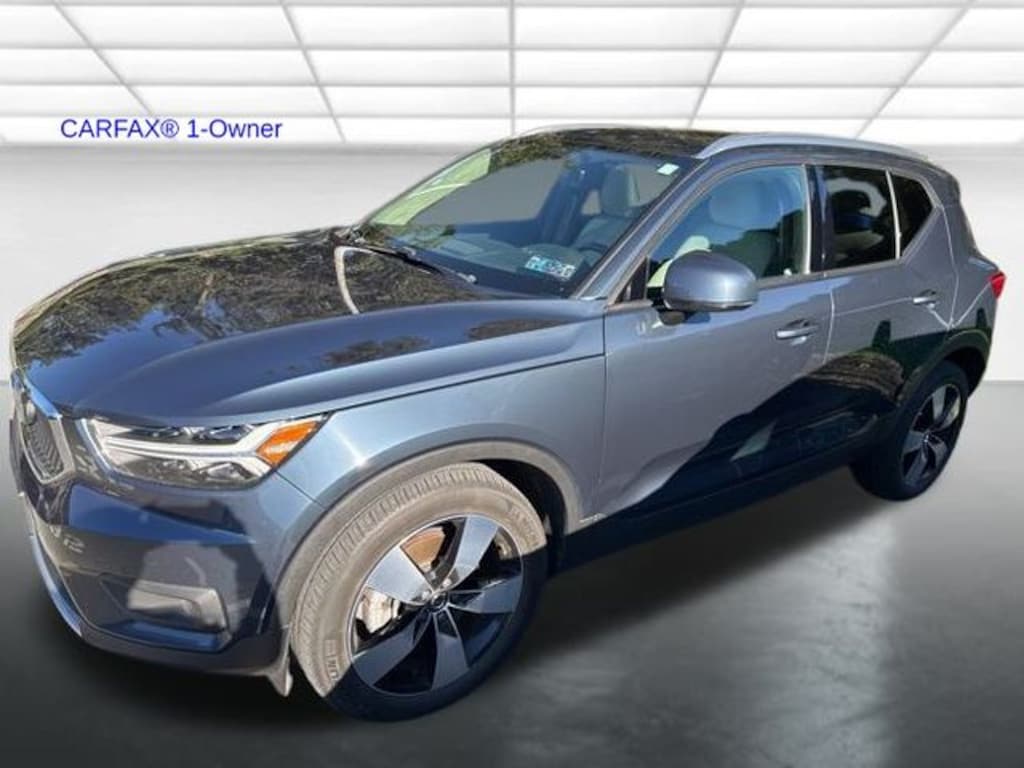 Used 2021 Volvo XC40 Momentum SUV