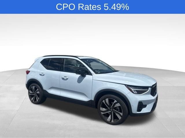 2024 Volvo XC40 B5 Plus Dark AWD's photo