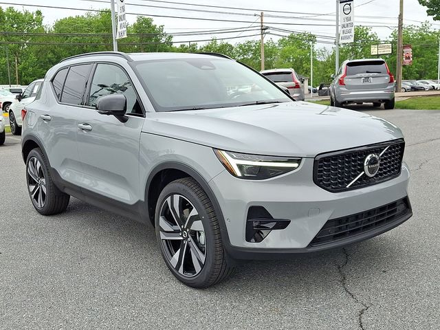 2026 Volvo XC40 SUV 