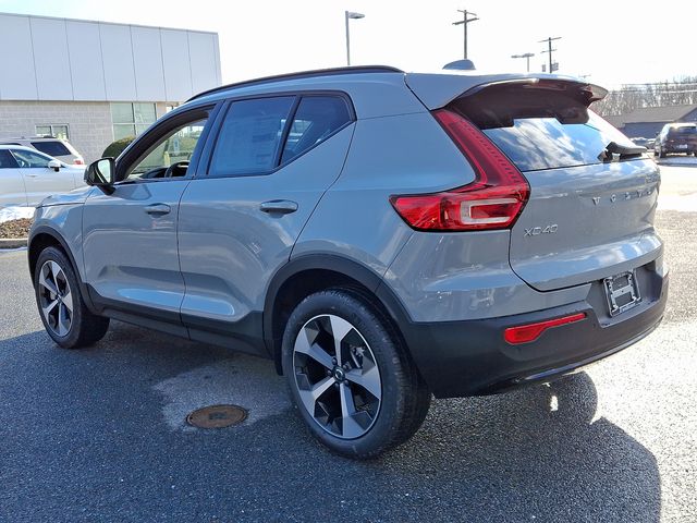 2025 Volvo XC40 Plus photo 3