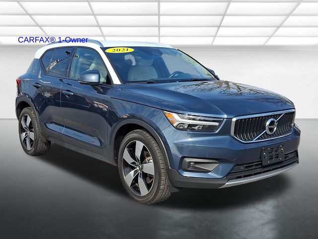 2021 Volvo XC40 Momentum
