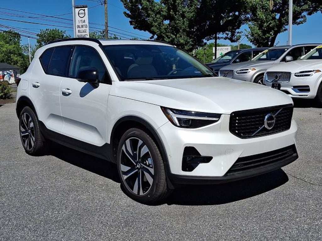 New 2026 Volvo XC40 B5 Ultra SUV