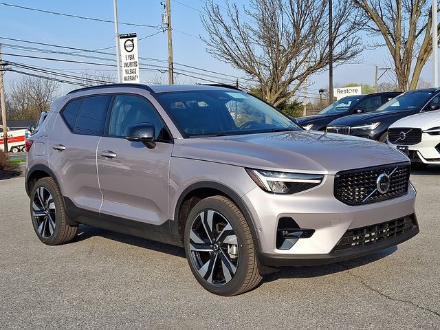 2026 Volvo XC40 B5 Plus Dark AWD's photo