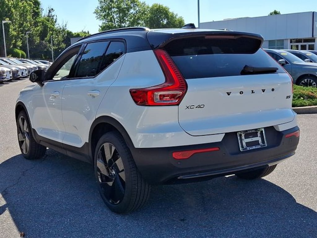 New 2026 Volvo XC40 B5 Ultra Black Edition SUV
