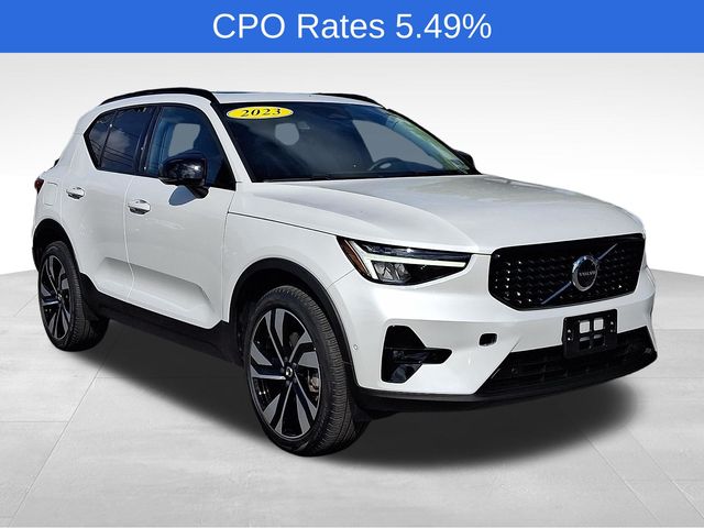 2023 Volvo XC40 B5 Plus Dark AWD's photo