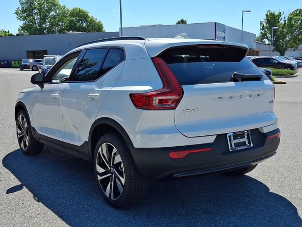 New 2026 Volvo XC40 B5 Ultra SUV