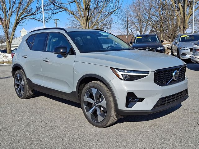 2026 Volvo XC40 SUV 