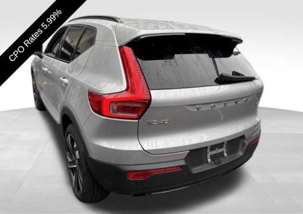 Used 2023 Volvo XC40 B5 Plus Dark Theme SUV