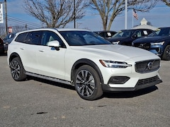 2026 Volvo V60 Cross Country B5 Ultra Wagon