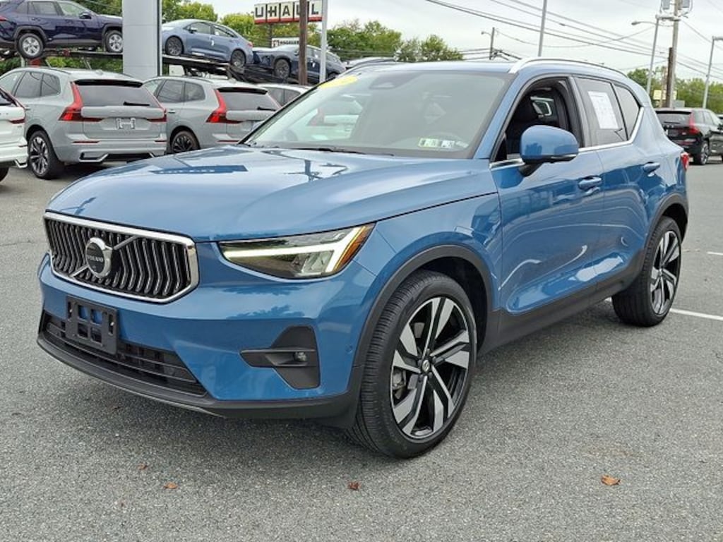 Certified 2024 Volvo XC40 B5 Plus Bright Theme SUV
