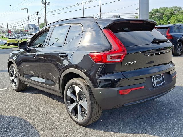 2026 Volvo XC40 Core photo 2