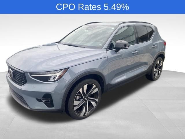 2023 Volvo XC40 B5 Ultimate Dark AWD's photo