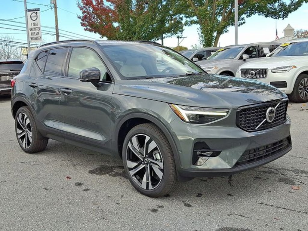 New 2026 Volvo XC40 B5 Ultra SUV