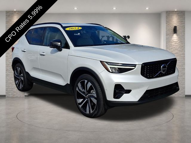 2024 Volvo XC40 SUV 