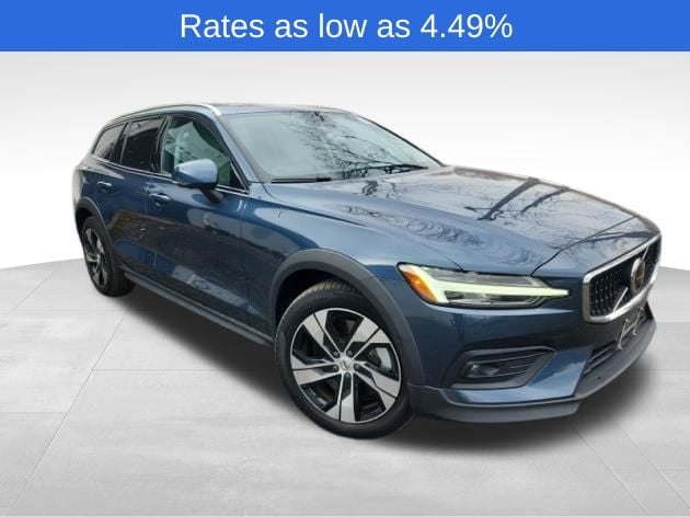 2024 Volvo V60 Cross Country Wagon 