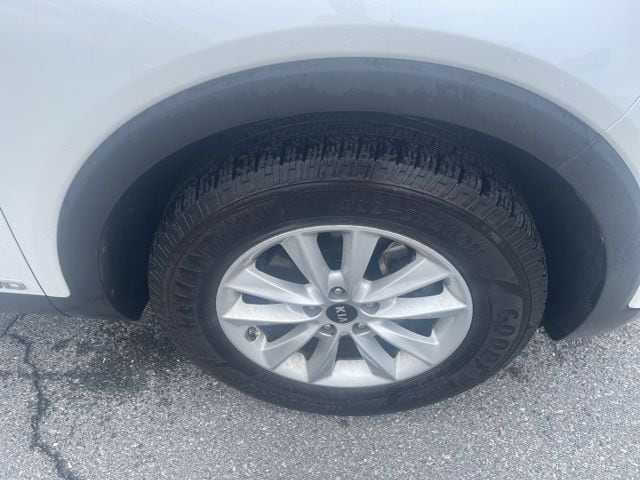 Used 2020 Kia Sorento LX with VIN 5XYPGDA59LG636541 for sale in East Petersburg, PA