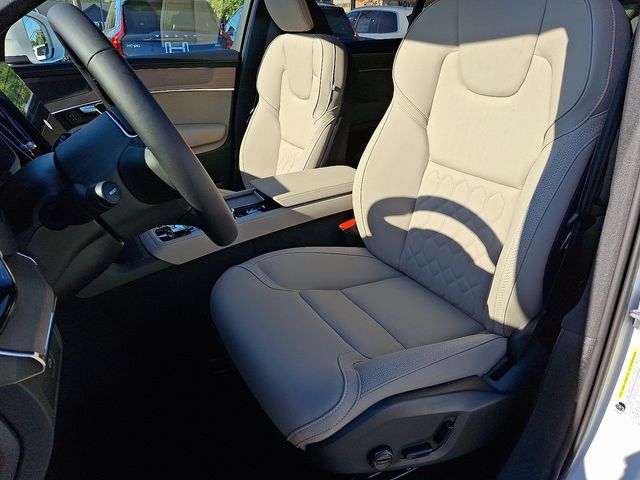 2026 Volvo XC90 Plus - Photo 9