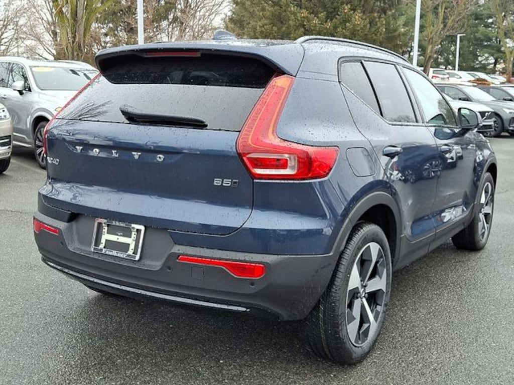 Used 2026 Volvo XC40 B5 Core SUV
