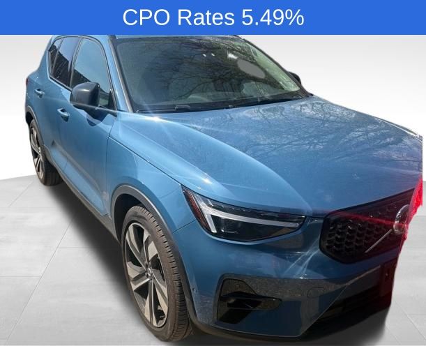 2023 Volvo XC40 B5 Ultimate Dark AWD's photo