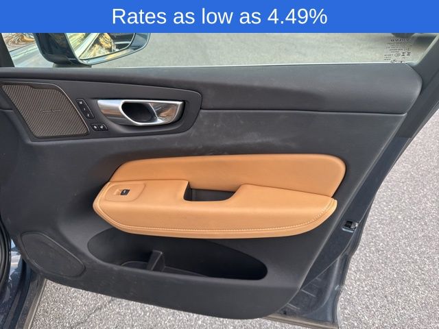 2023 Volvo XC60 Recharge Hybrid T8 eAWD Ultimate photo 4