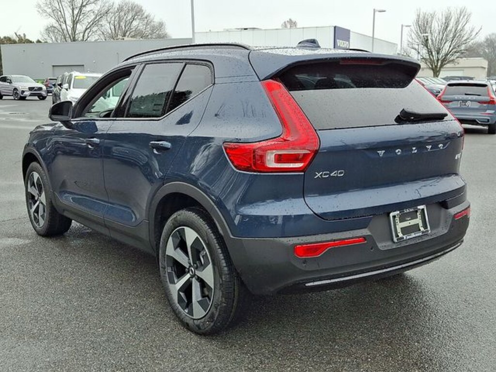 Used 2026 Volvo XC40 B5 Core SUV