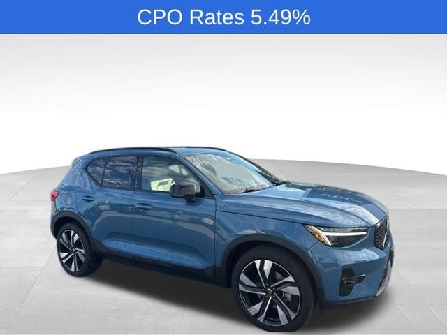 2023 Volvo XC40 B5 Ultimate Dark AWD's photo