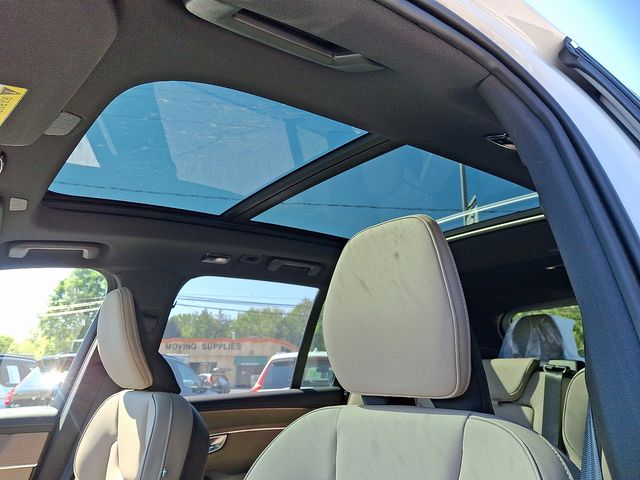2026 Volvo XC90 Plus - Photo 11