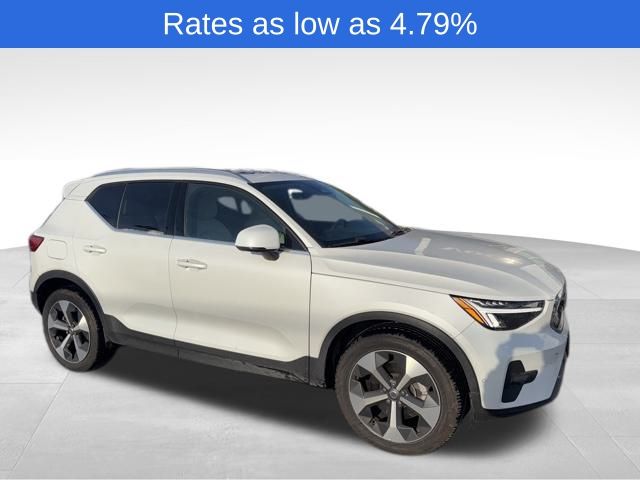 2023 Volvo XC40 Plus's photo