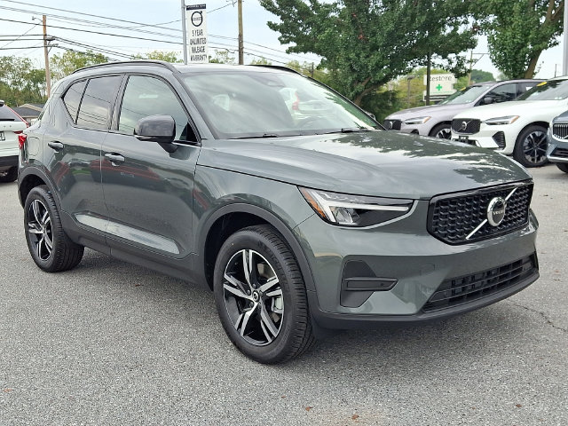 2026 Volvo XC40 Core