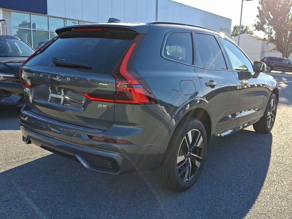 New 2026 Volvo XC60 B5 Plus SUV