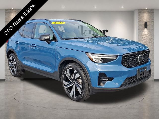 2023 Volvo XC40 SUV 