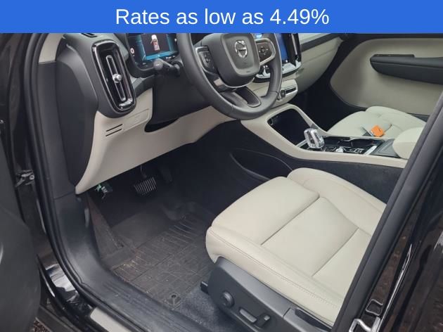 2024 Volvo XC40 AWD Plus photo 3