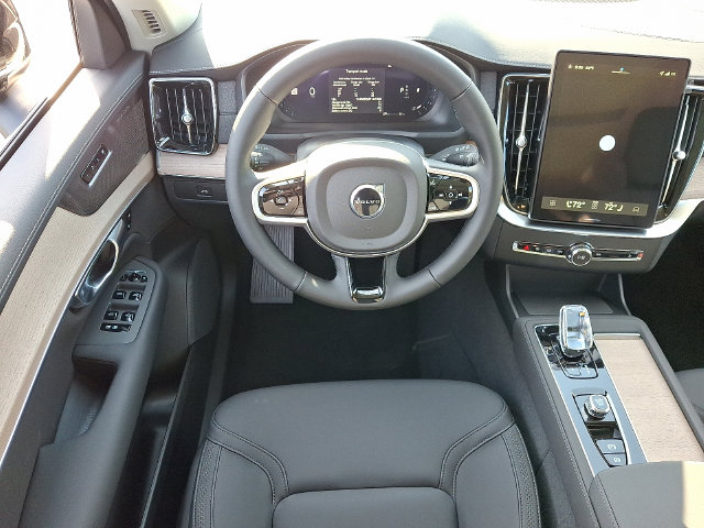 2026 Volvo XC90 Plus - Photo 8