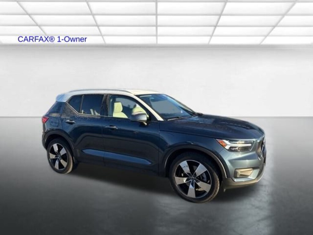 Used 2021 Volvo XC40 Momentum SUV