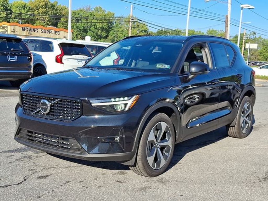 Used 2026 Volvo XC40 B5 Plus SUV