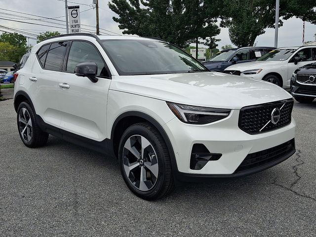 2026 Volvo XC40 SUV 