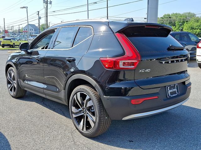 2025 Volvo XC40 Plus photo 3