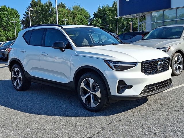 2026 Volvo XC40 B5 Plus AWD SUV