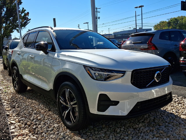 2026 Volvo XC40 Core