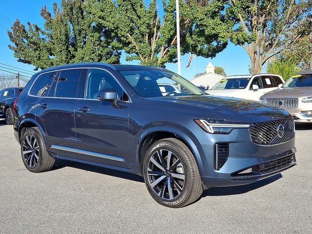 2025 Volvo XC90 Core's photo