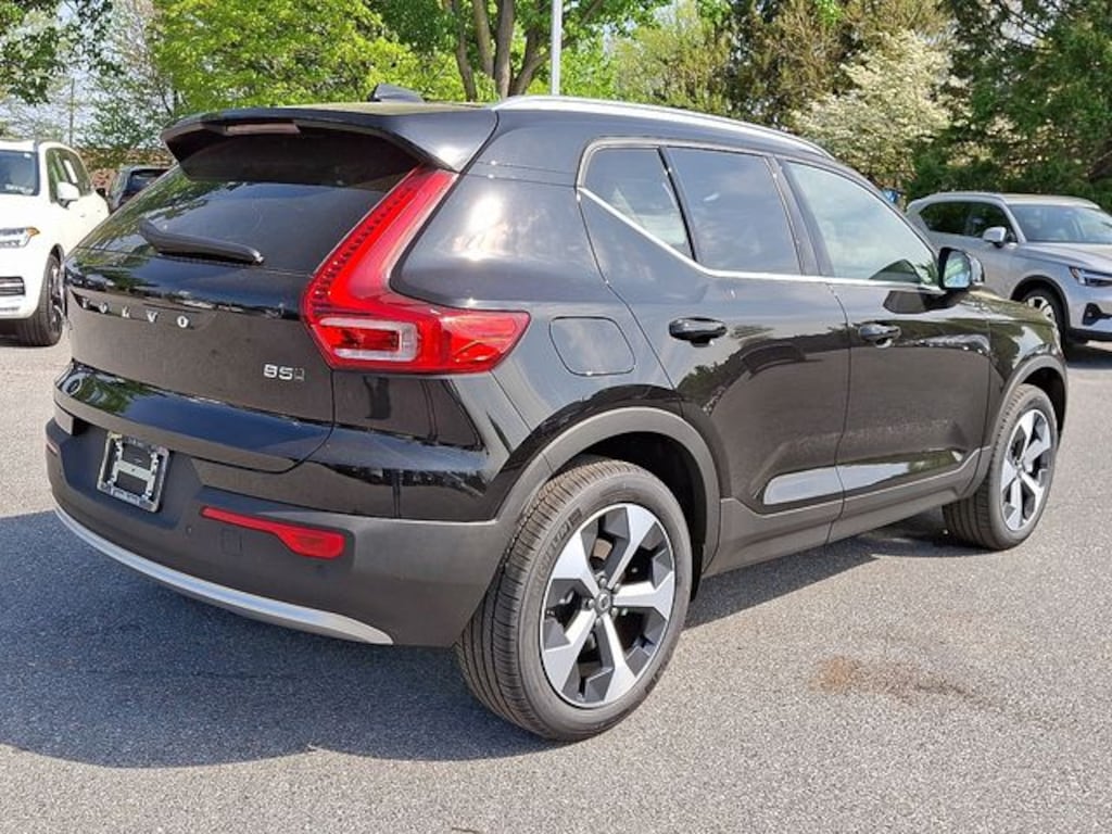 New 2025 Volvo XC40 B5 Core Bright Theme SUV