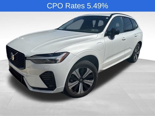 2024 Volvo XC60 T8 Core Dark Theme AWD's photo