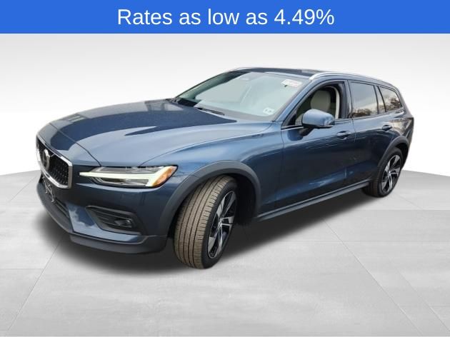 2024 Volvo V60 Cross Country B5 AWD Plus photo 2