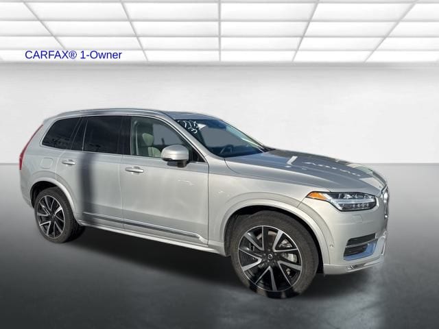 2023 Volvo XC90 Plus's photo