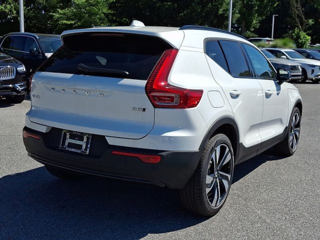 New 2026 Volvo XC40 B5 Ultra SUV